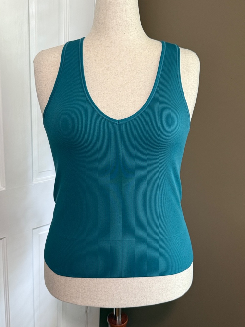 Athleta Aurora Teal Ribbed V-Neck Tank Top - Women